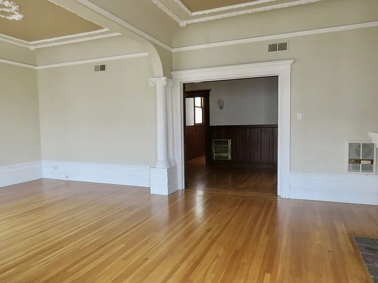 819 Ashbury St — Photo 4