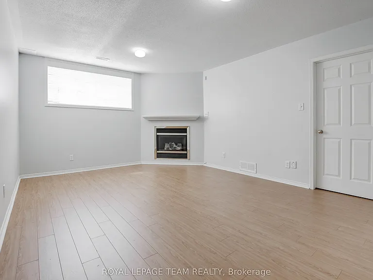 33 Scampton Dr — Photo 31