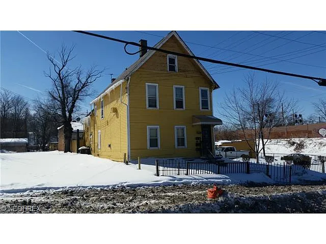 9318 Buckeye Rd photo 1