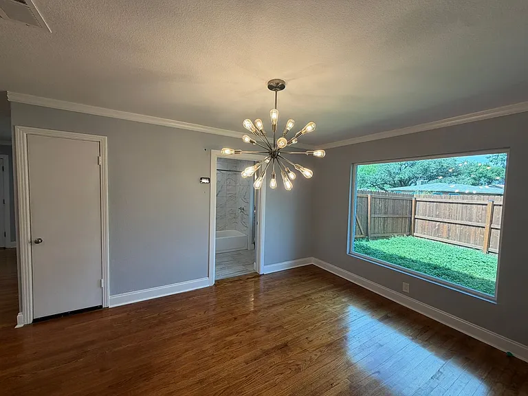 2555 W Kings Hwy — Photo 8