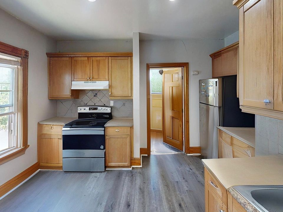 1st image of 21 Alpine St #2B