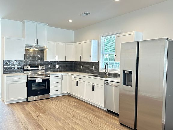 3rd image of 122 Wittland Ln