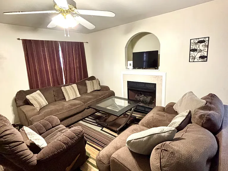 1127 Larkspur Ln — Photo 15