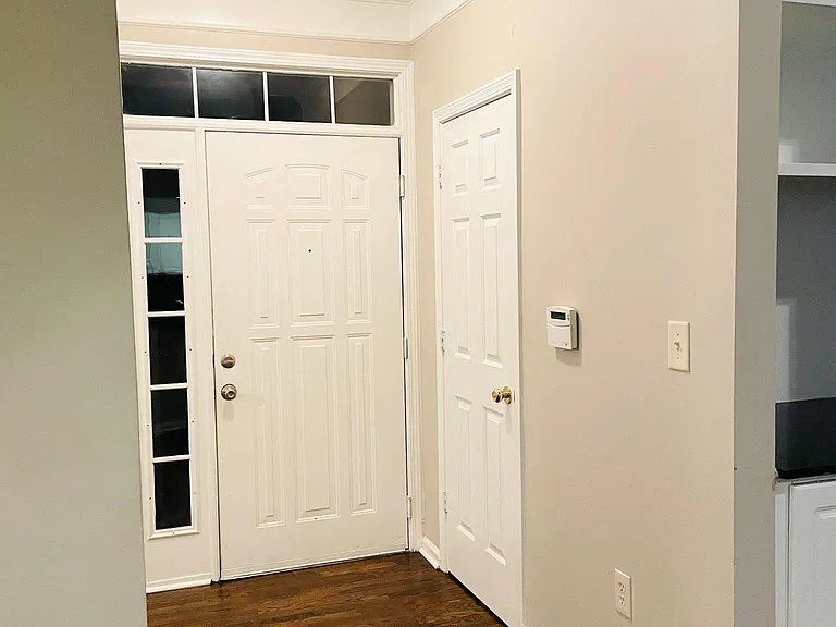 518 Sandringham Dr — Photo 10