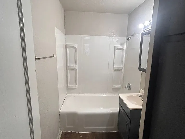 4206 Lillie St — Photo 7