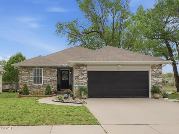 227 S Cox Ave, Joplin, MO 64801