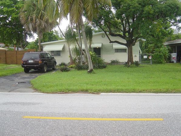900 NE 11th Ave