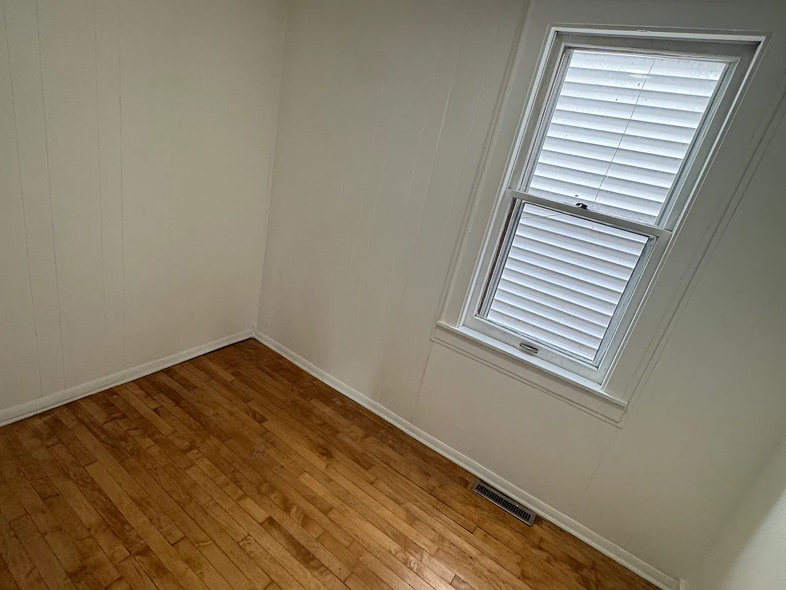 2538 Schrage Ave — Photo 3