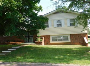 800 W 3rd St, Mountain View, MO 65548
