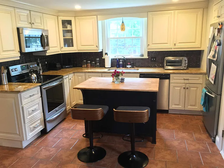 6 Laurel Rd — Photo 4