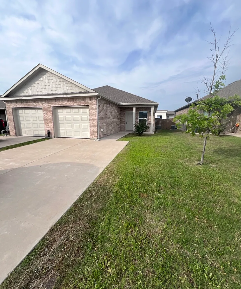 3 bed, 1094 sqft, $1,445 — Photo 1