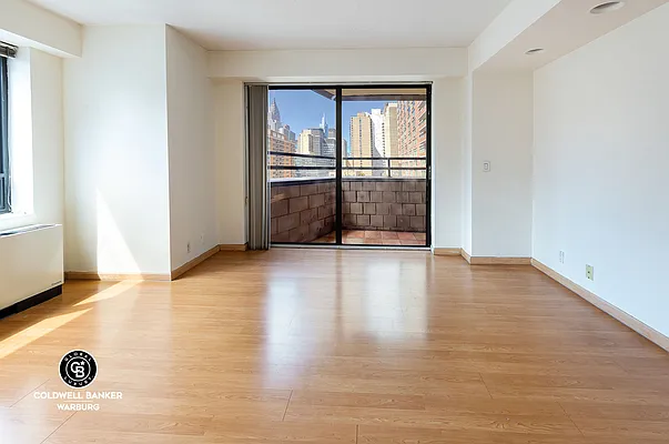 Rented by Coldwell Banker Warburg | media 5