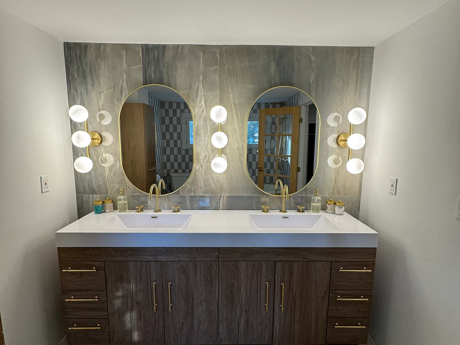 465 S Olive St — Photo 3