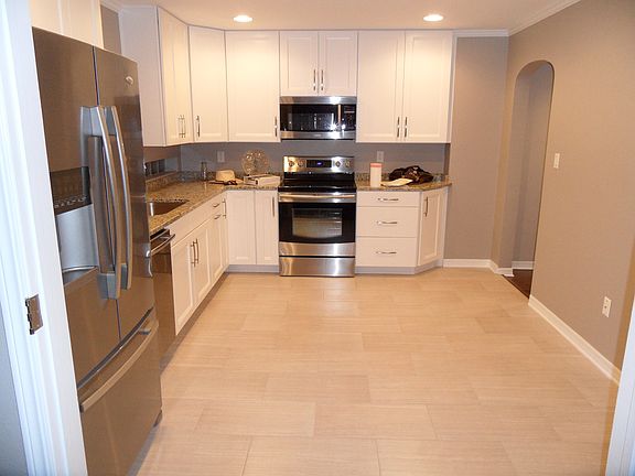 4th image of 700 S Lake Formosa Dr