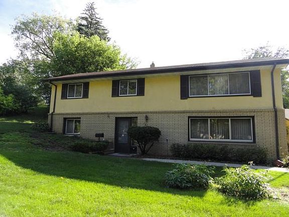 2nd image of 1272 Clarence St