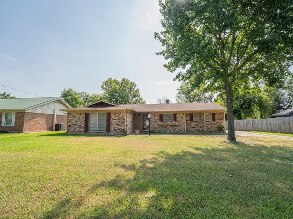 1104 Bowie St, Sulphur Springs, TX 75482
