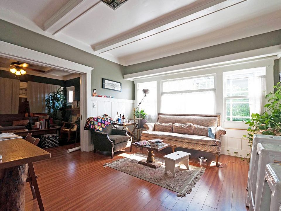 Living room - great light all day