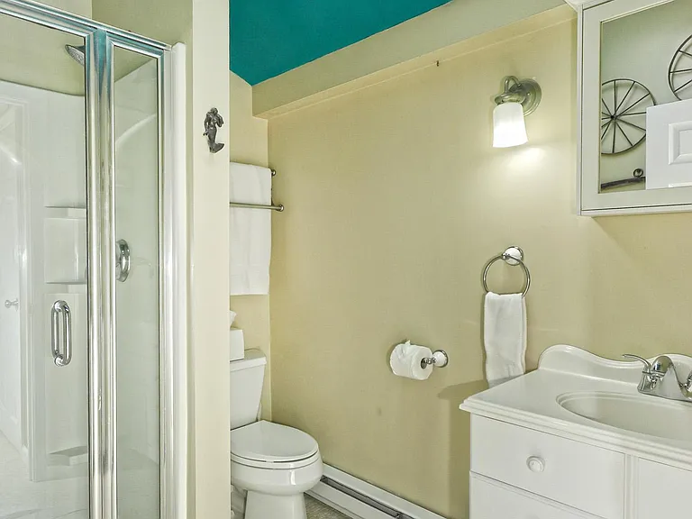 Full bath on main level.