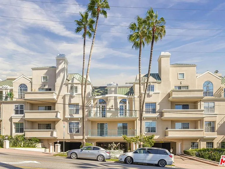 930 N Doheny Dr #103 — Photo 22