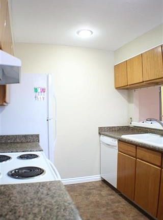 5th image of 193 Palace Cir APT 6