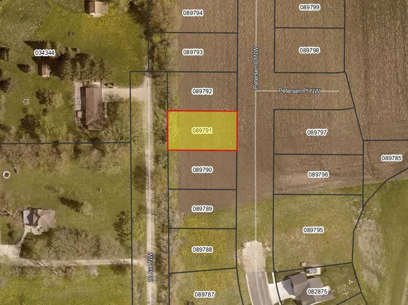1138 Petersen Ct NW, Stewartville, MN 55976
