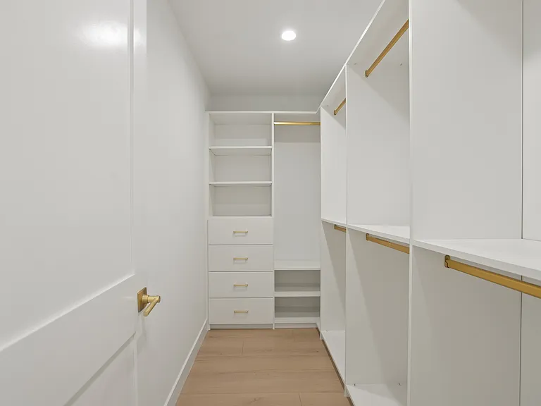 11502 Valjean Ave — Photo 12