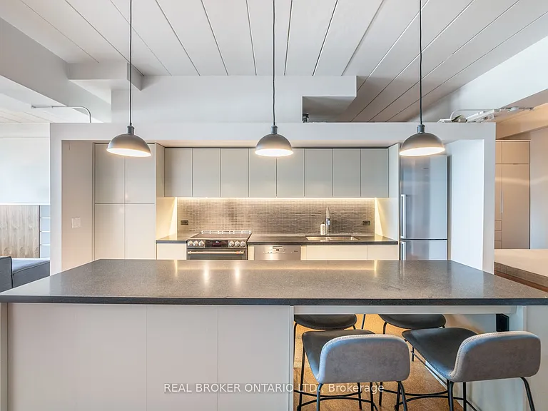 160 Baldwin St #405 — Photo 6
