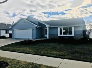 4181 E Barton Rd, Oak Creek, WI 53154