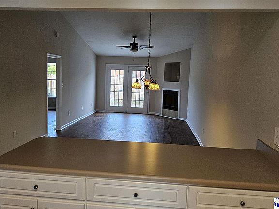 4th image of 492 Londonberry Dr