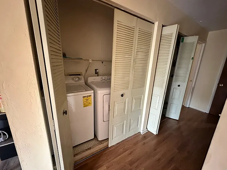 3924 SW 26th Dr #8 — Photo 6