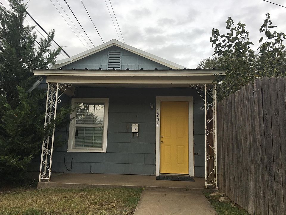 Front Door, House is Right on Wolflin