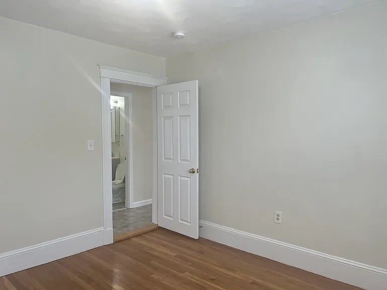 569 Main St #2R — Photo 7