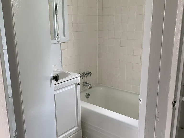 Riverview Manor Apartments — Photo 15