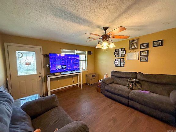 3rd image of 120 Riverside Park Rd