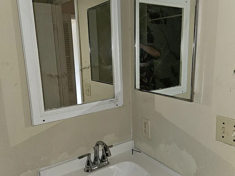 3204 SW 26th Ter #A — Photo 9