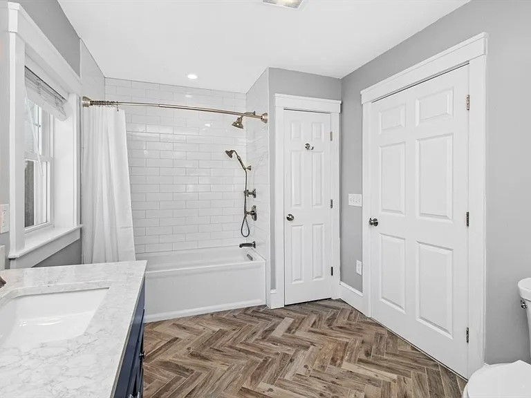 15 Wave Way Ave — Photo 20