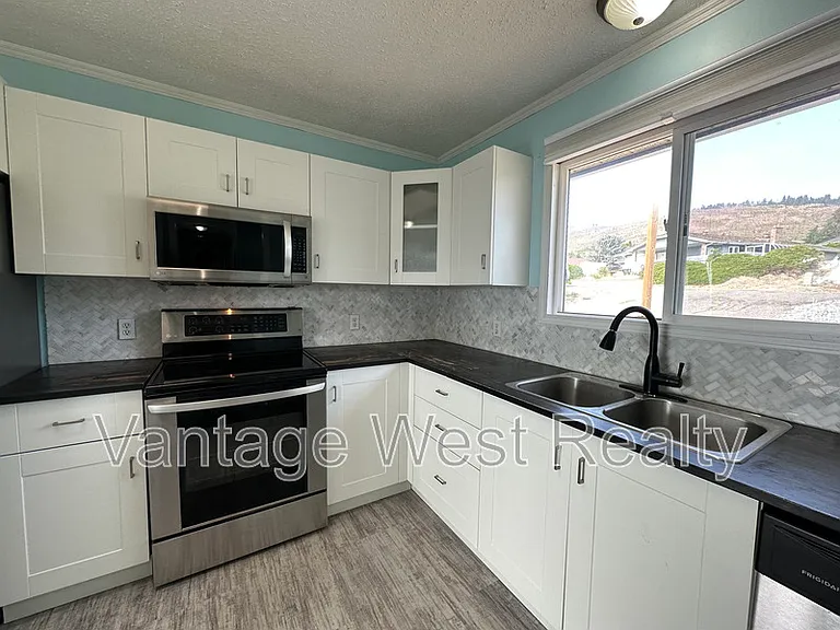3787A Glenway Rd — Photo 7