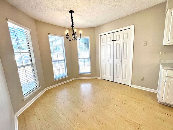 5th image of 126 Meadowbrook Ct