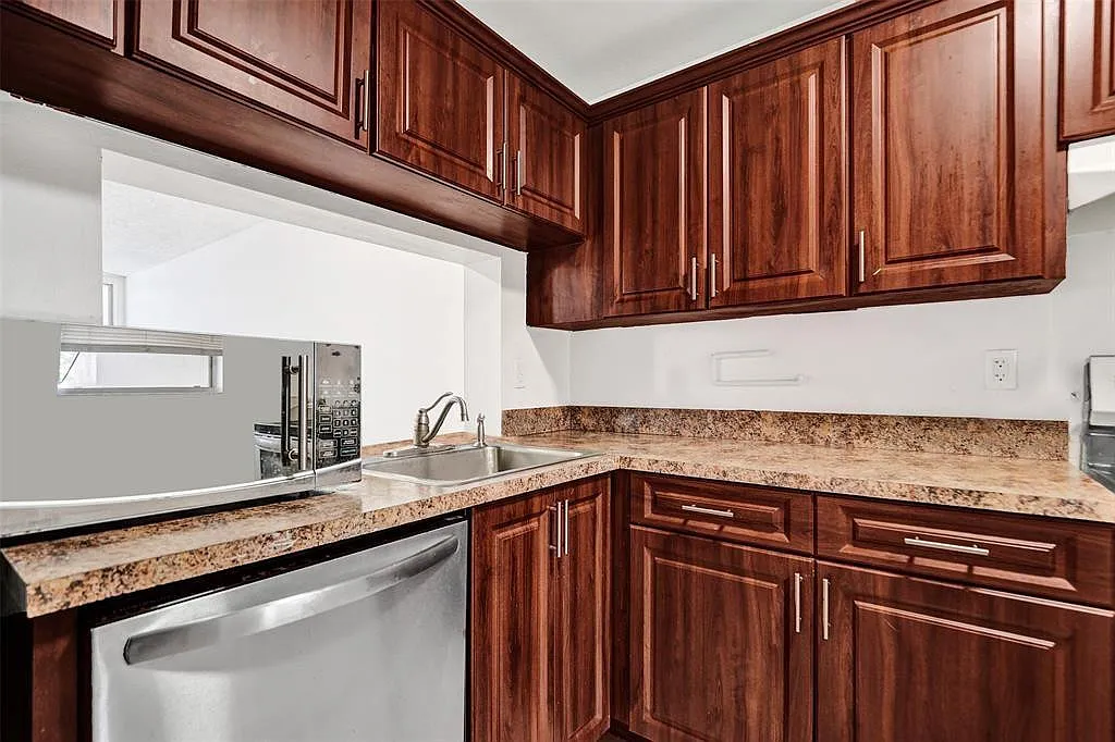 2 bed, 2.0 bath, 1100 sqft, $2,200 — Photo 4