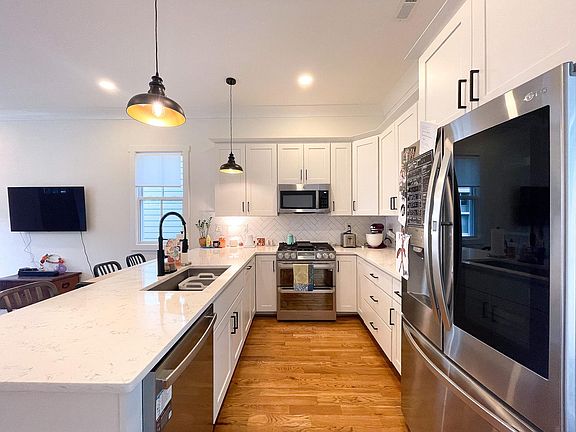 4th image of 2663 Lawndale Ave