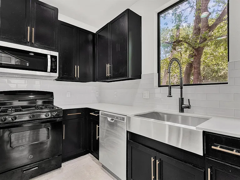 408 W Odell St #2 — Photo 8