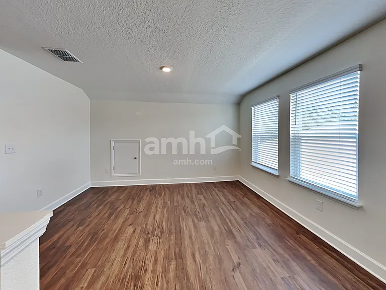 1131 Walden Pond Dr — Photo 10
