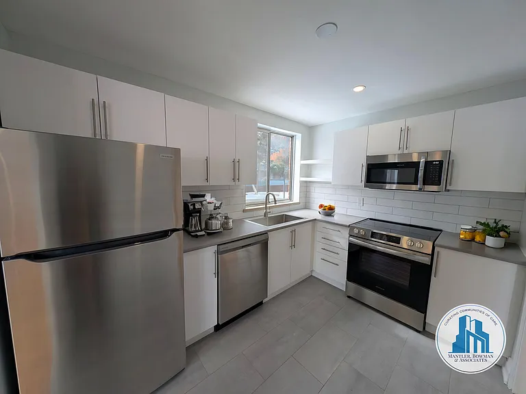216 Essex Ave — Photo 30