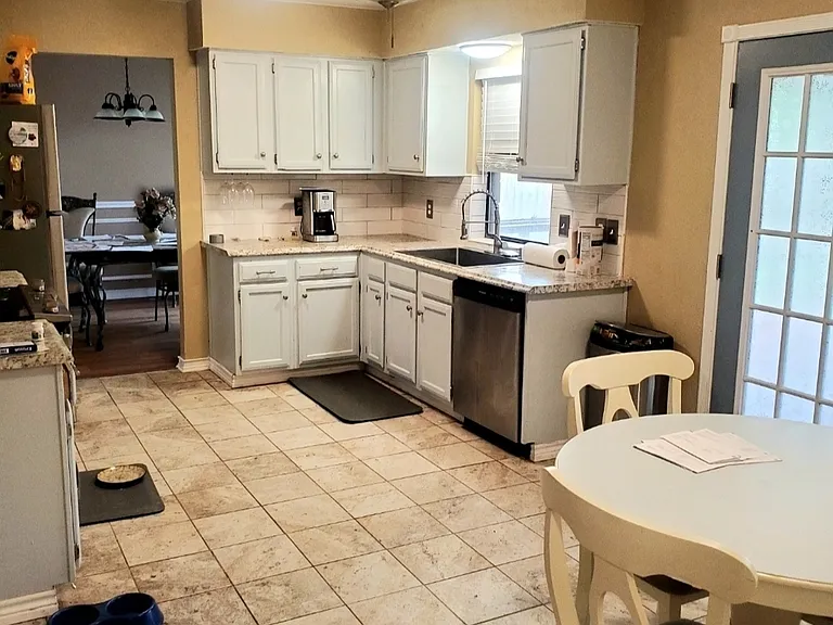 1022 Melissa Ln — Photo 2