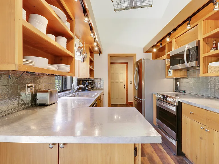 109 Seashore Dr — Photo 10