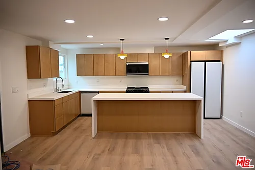 1000 S Sherbourne Dr #1008 Photo 1