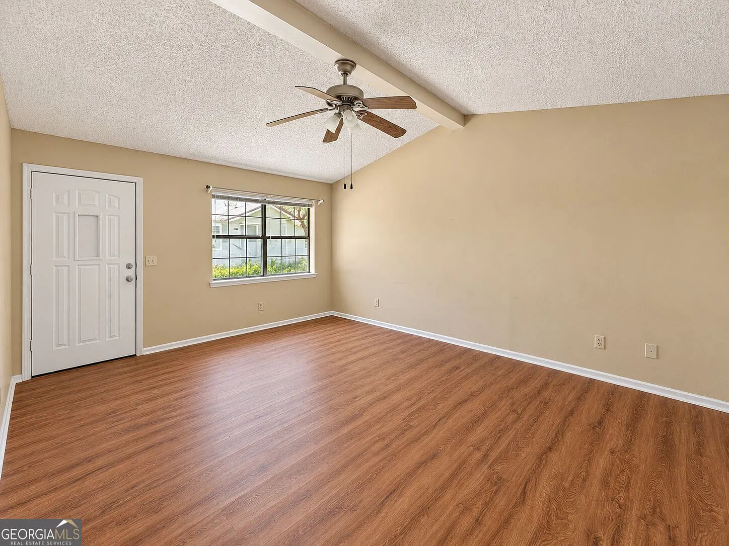 3 bed, 2.0 bath, 1152 sqft, $1,550 — Photo 3