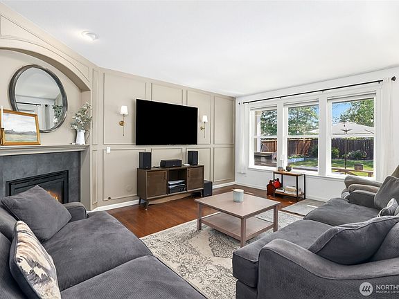 5th image of 4325 25th Street SE