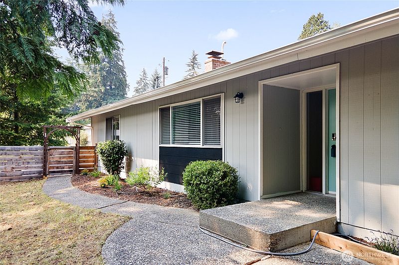 2nd image of 10511 Cedrona Street SW