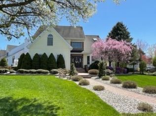 9 Mitchell Ln, Clinton, NJ 08809